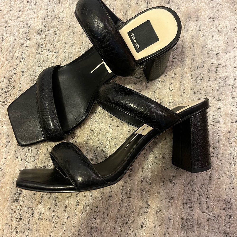 Dolce Vita Pascoe Black Embossed Two-Band Block Heel Sandals Size 9.5